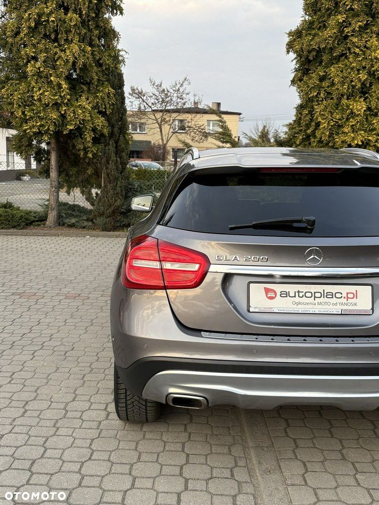 Mercedes-Benz GLA - 12