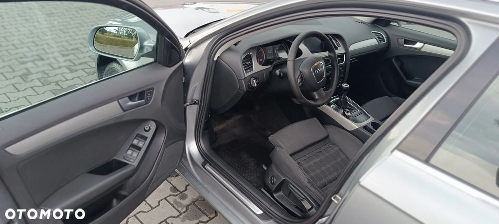 Audi A4 Avant 2.0 TDI - 9