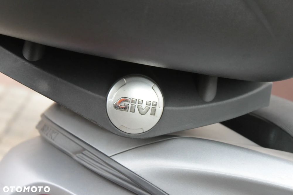 Suzuki Burgman - 9