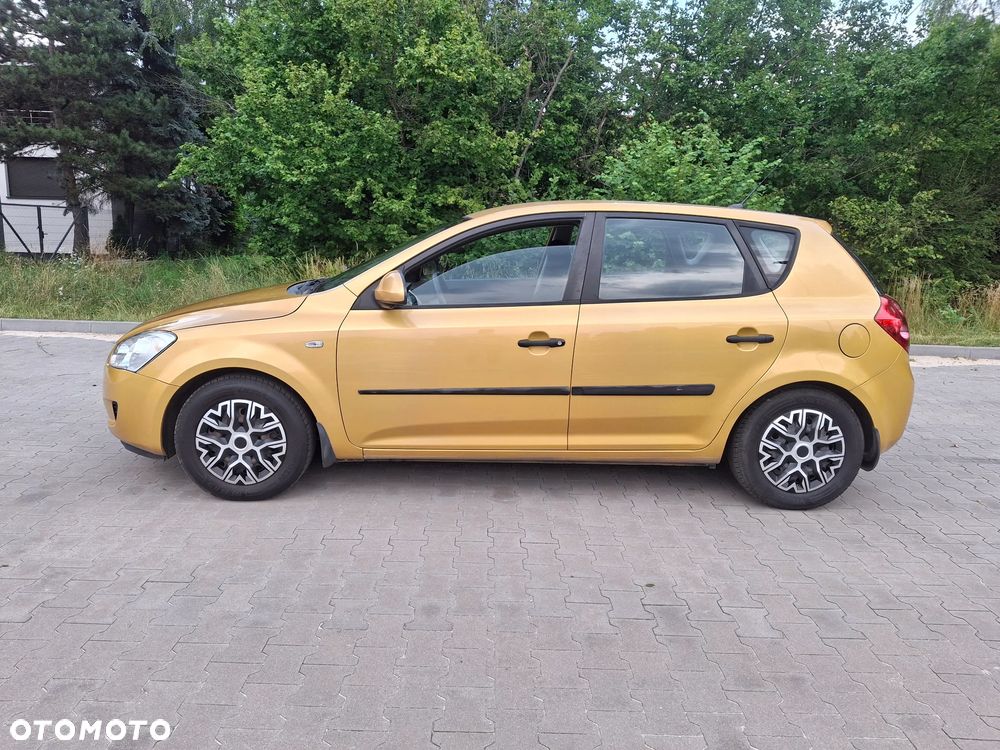 Kia Ceed - 4