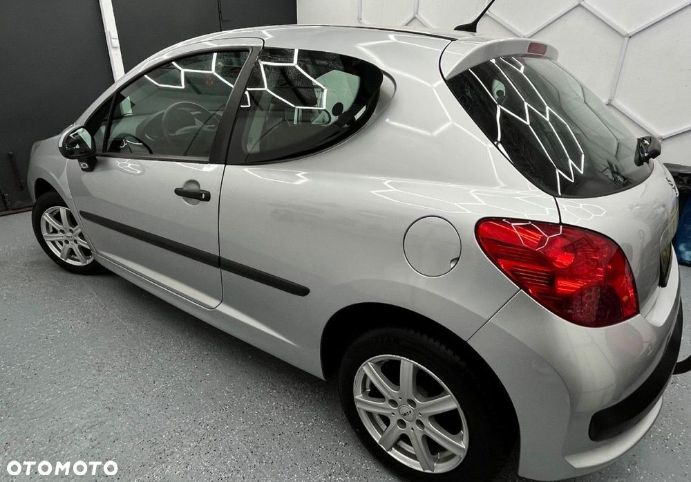 Peugeot 207 - 6