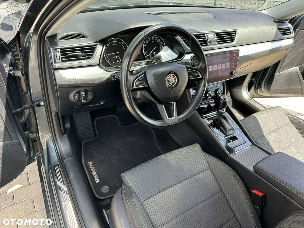 Skoda Superb 2.0 TDI SCR Ambition DSG - 9