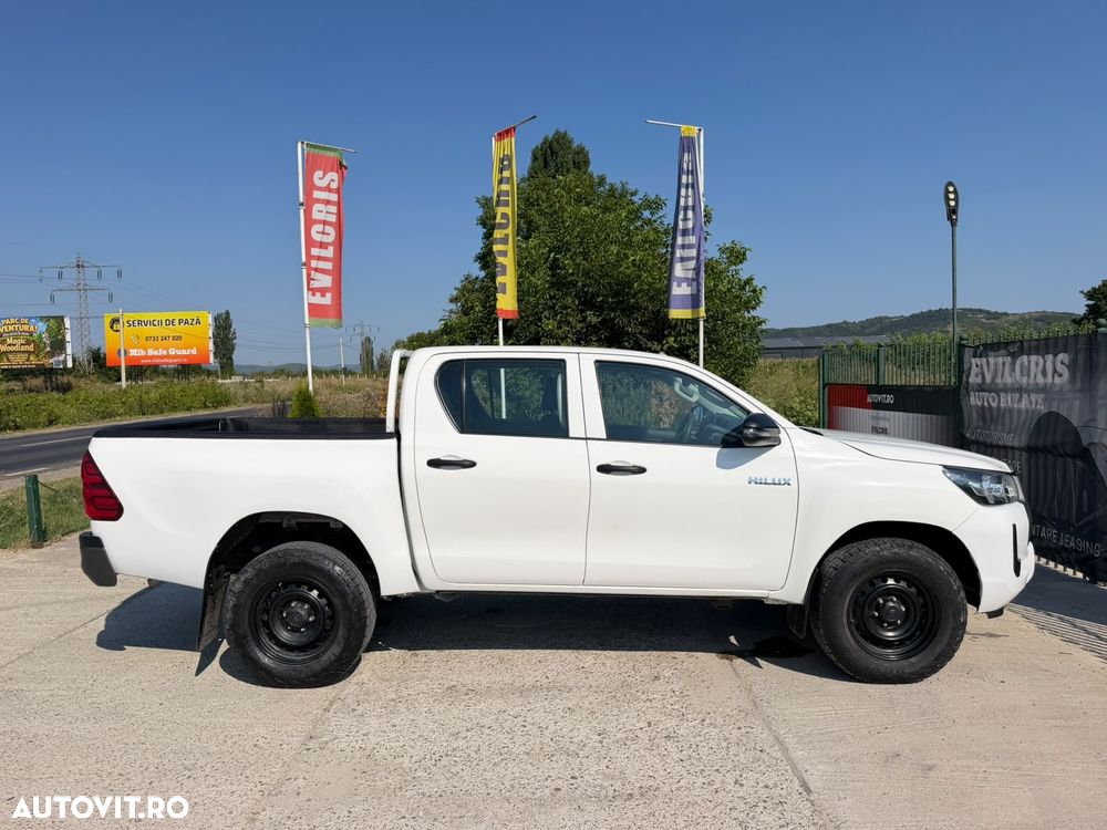 Toyota Hilux 2.4D 150CP 4x4 Double Cab 6MT Style - 11