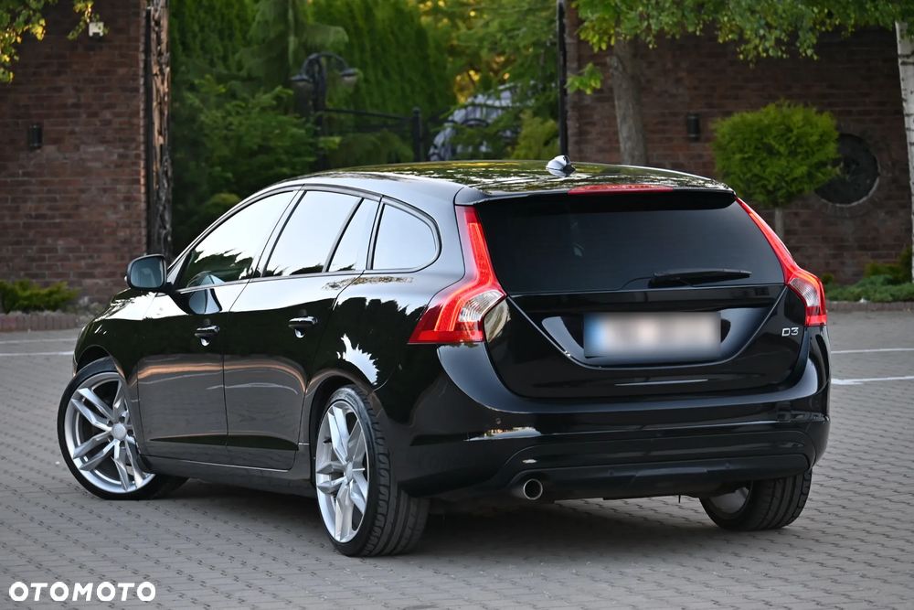 Volvo V60 D3 Geartronic Momentum - 24