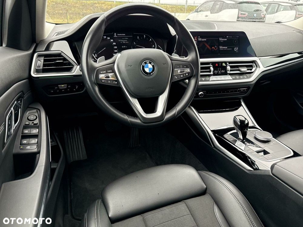 BMW Seria 3 320d Sport Line - 13