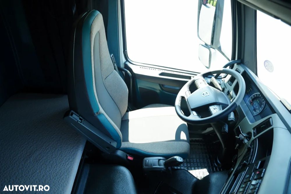 Volvo FM 370 / SOLO / CORTINĂ - 9,1 M / 6X2 / DHOLLANDIA LIFT - 2.000 KG / PODEA REZISTENTĂ / AER CONDIȚIONAT PARCARE / I-SHIFT / EURO 6 - 30