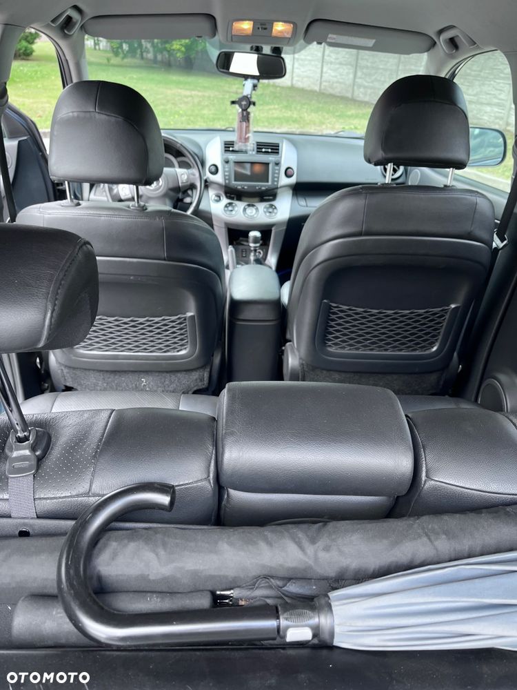 Toyota RAV4 - 6