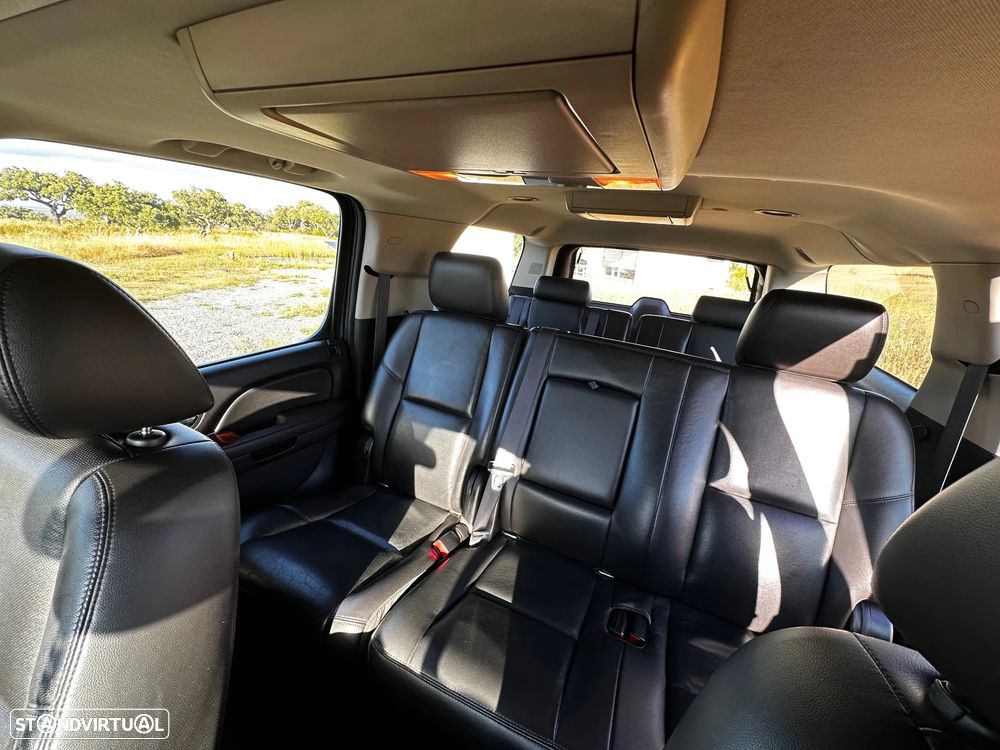 Chevrolet Suburban - 7