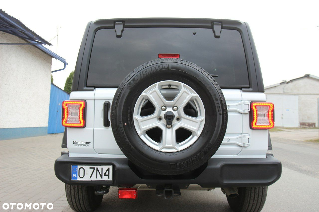 Jeep Wrangler - 11