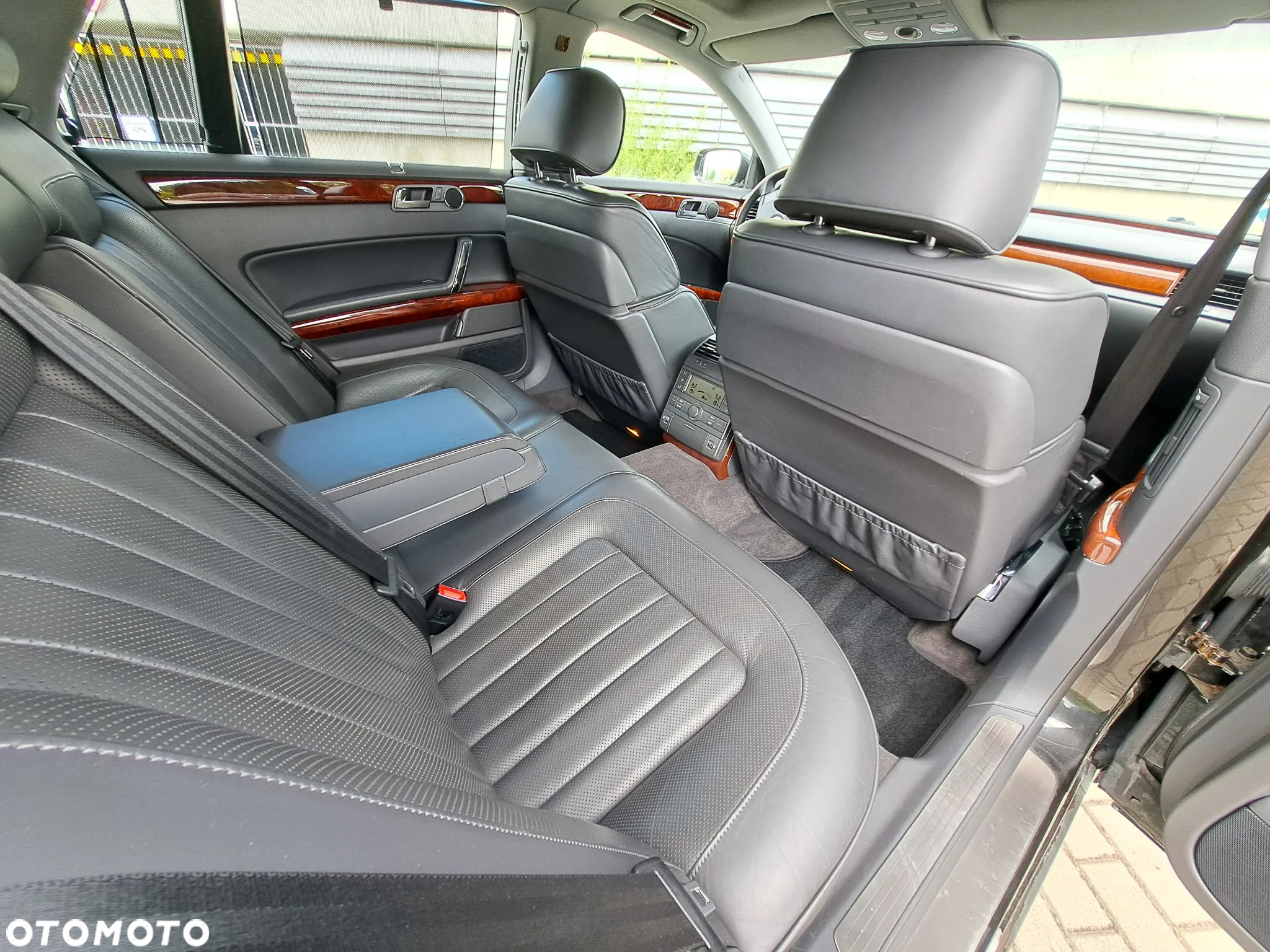 Volkswagen Phaeton - 11