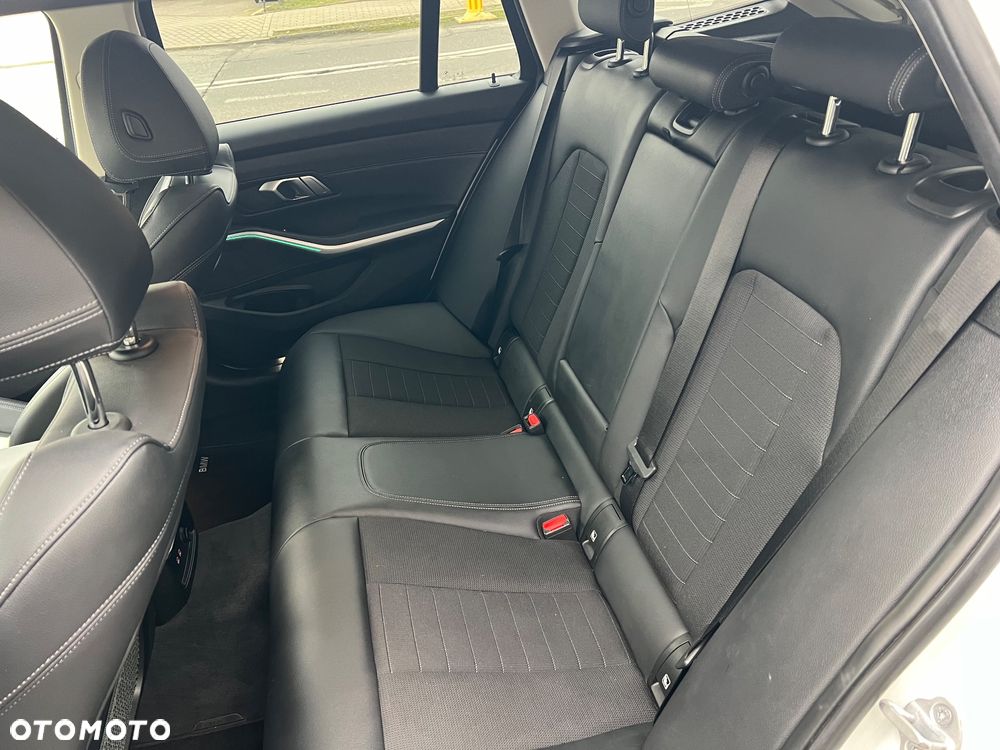 BMW Seria 3 320d Sport Line Shadow - 9