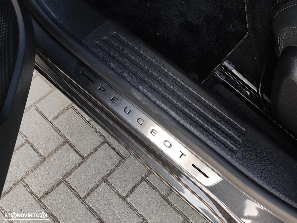 Peugeot e-2008 50 kWh GT - 27