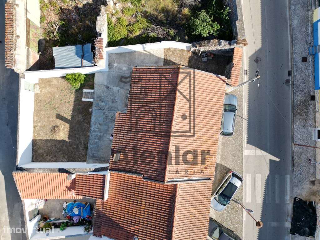 Moradia T2 com terraço para remodelação - Grande imagem: 4/26
