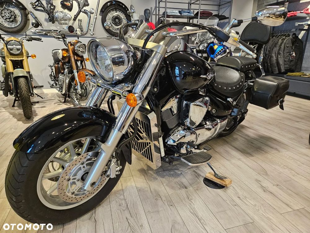 Suzuki Intruder - 2