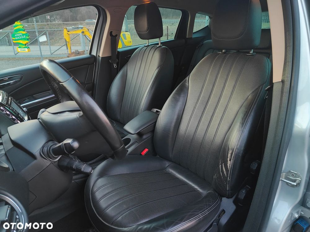 Lancia Delta 1.6 MJ Silver - 12