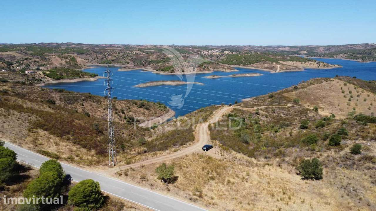 Terreno rústico com 2,4ha na barragem do Beliche - Grande imagem: 2/27