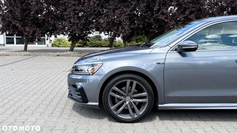 Volkswagen Passat - 13