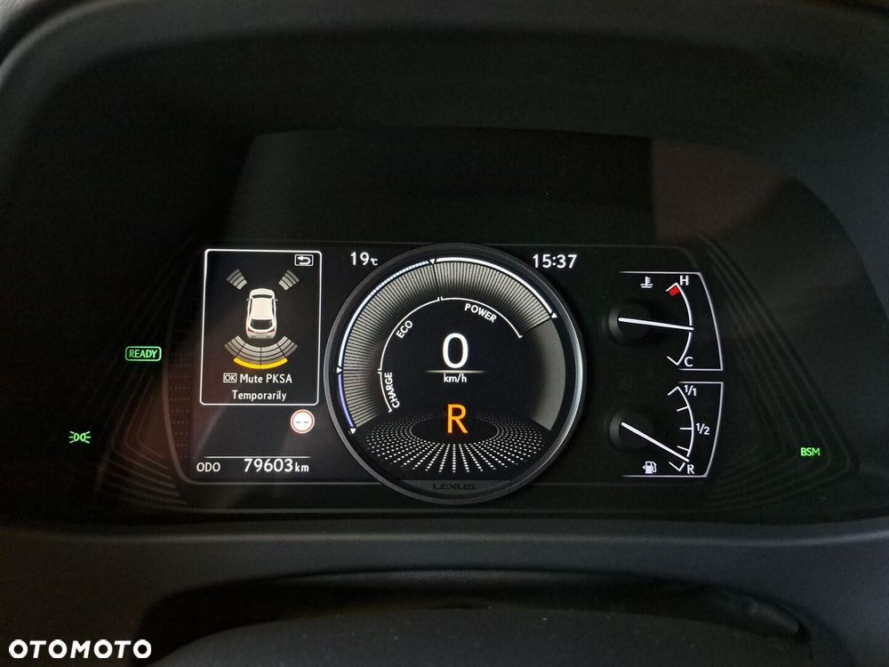 Lexus UX - 35