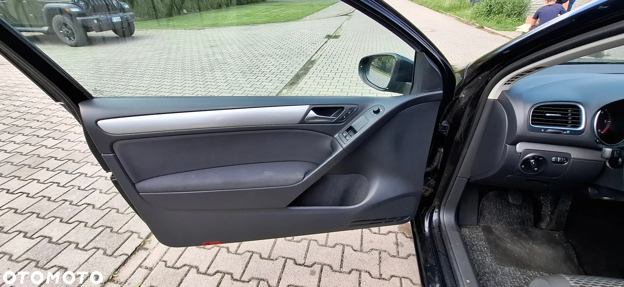 Volkswagen Golf 1.6 TDI BlueMotion Technology Comfortline - 11