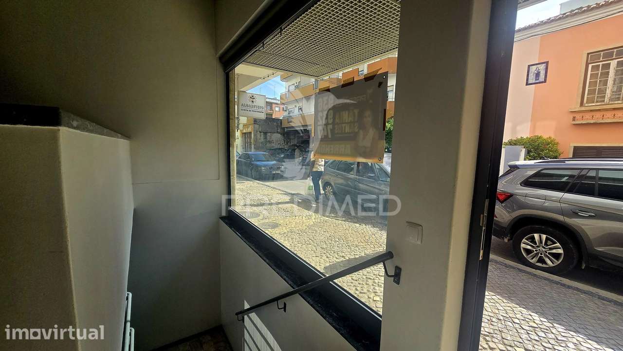 Loja/Escritório c/Cave e Excelentes Áreas no Centro Portimão - Grande imagem: 2/34