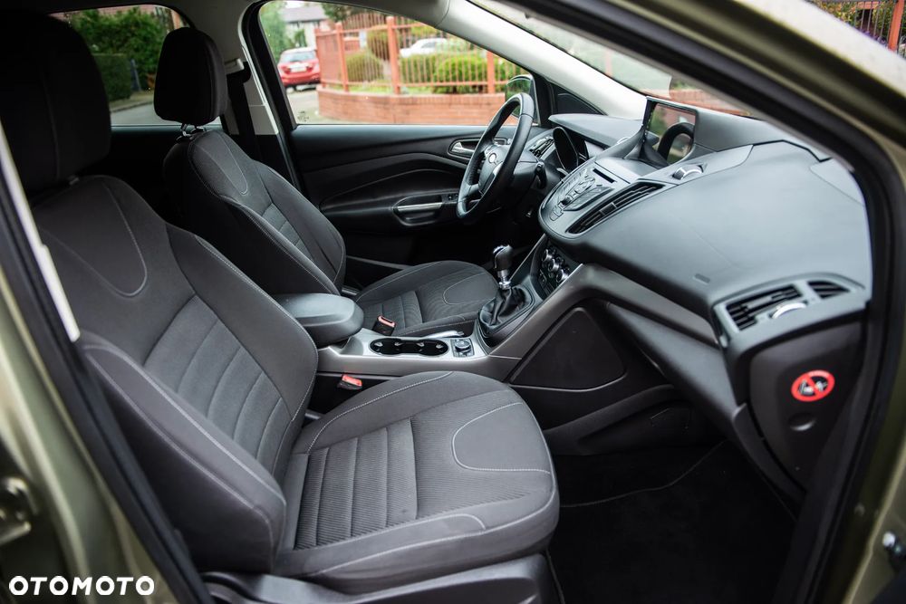 Ford Kuga 2.0 TDCi 2x4 Titanium - 26