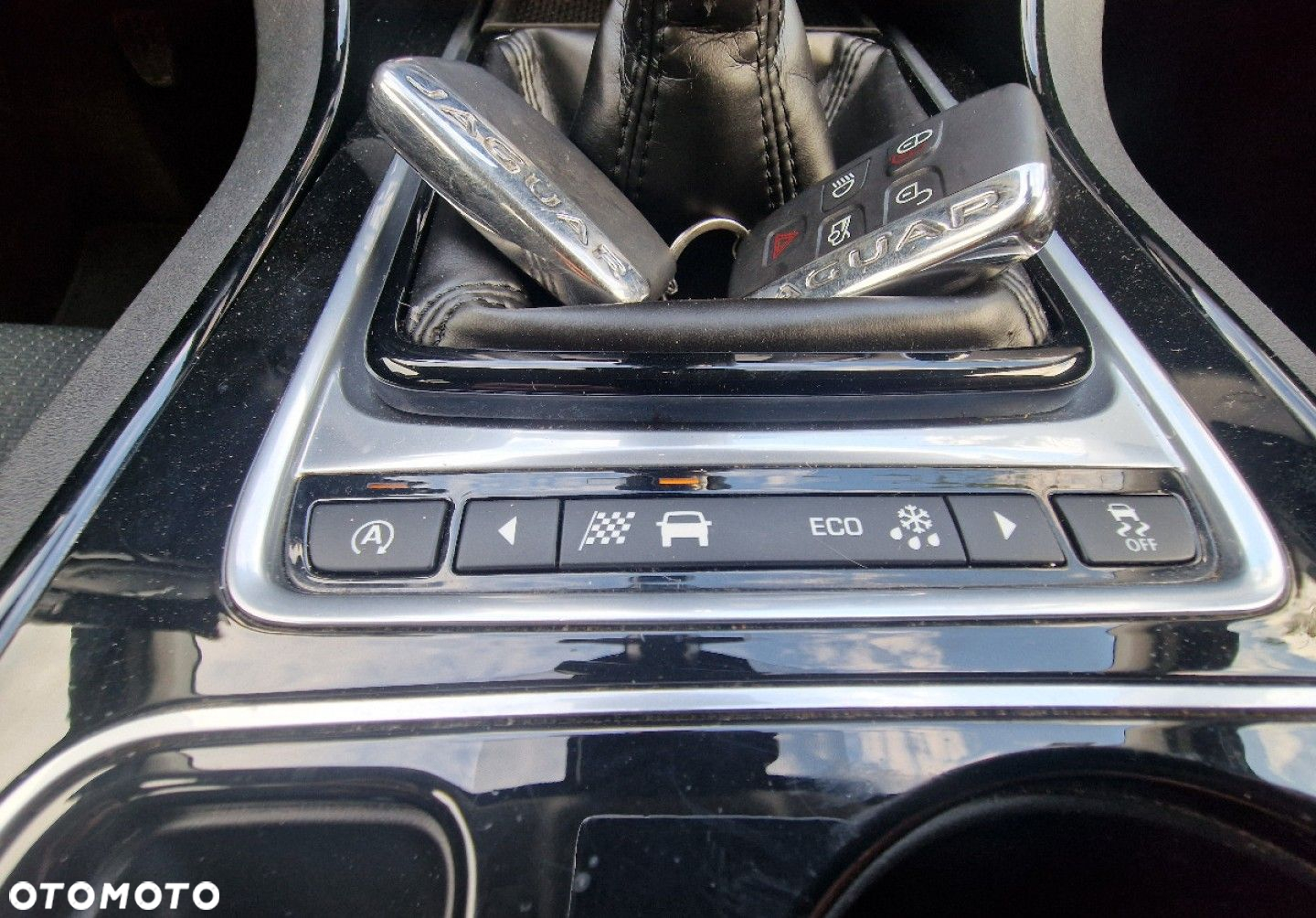 Jaguar XE - 28