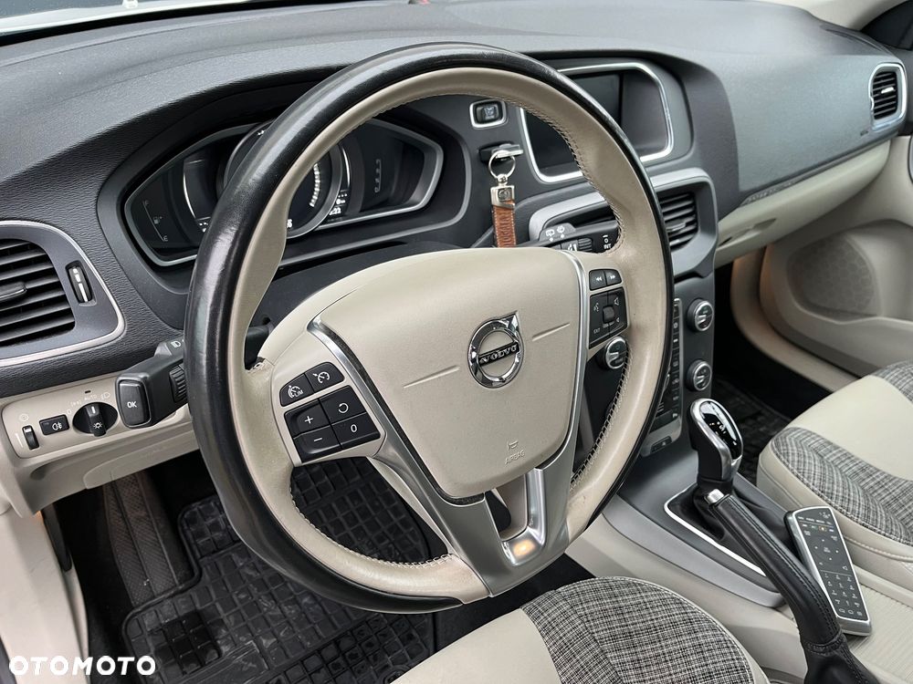 Volvo V40 Cross Country T3 Drive-E Kinetic - 17