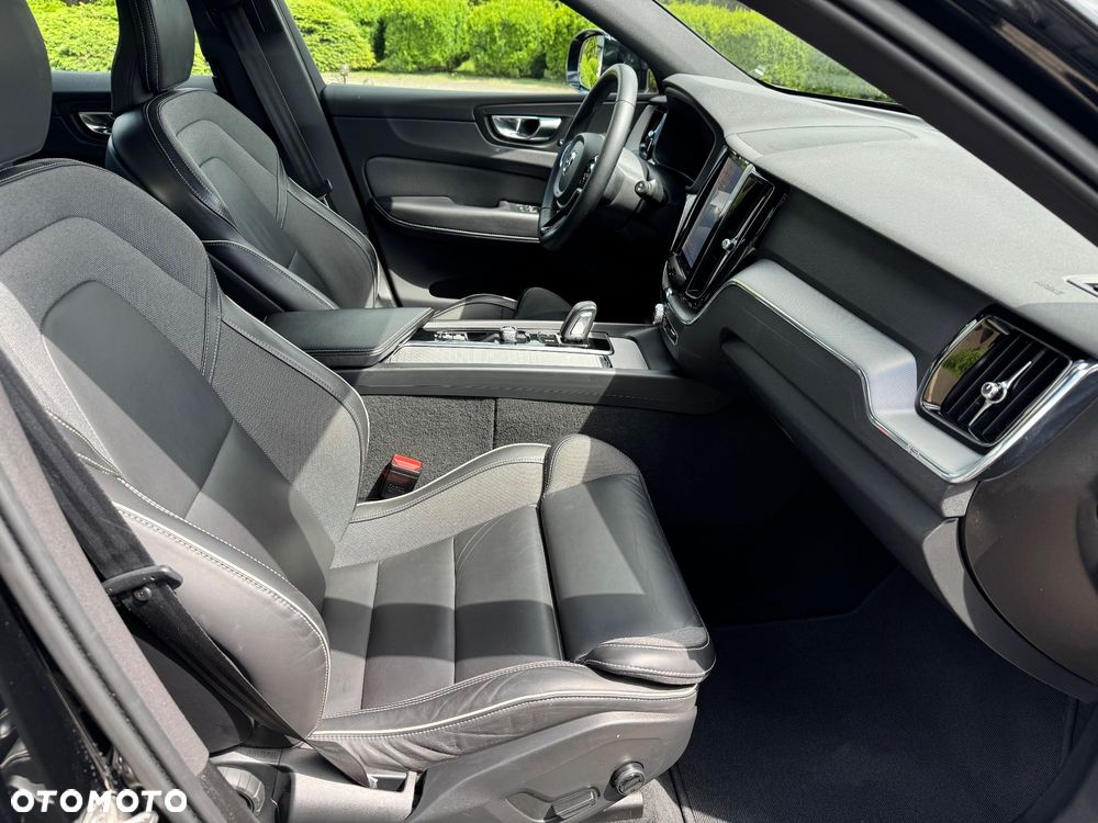 Volvo XC 60 B4 D R-Design - 17
