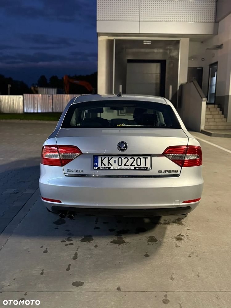 Skoda Superb 2.0 TDI Elegance Outdoor DSG - 8