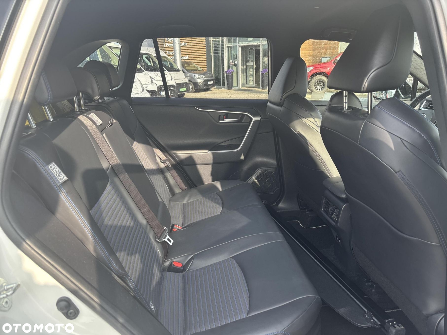 Toyota RAV4 - 16