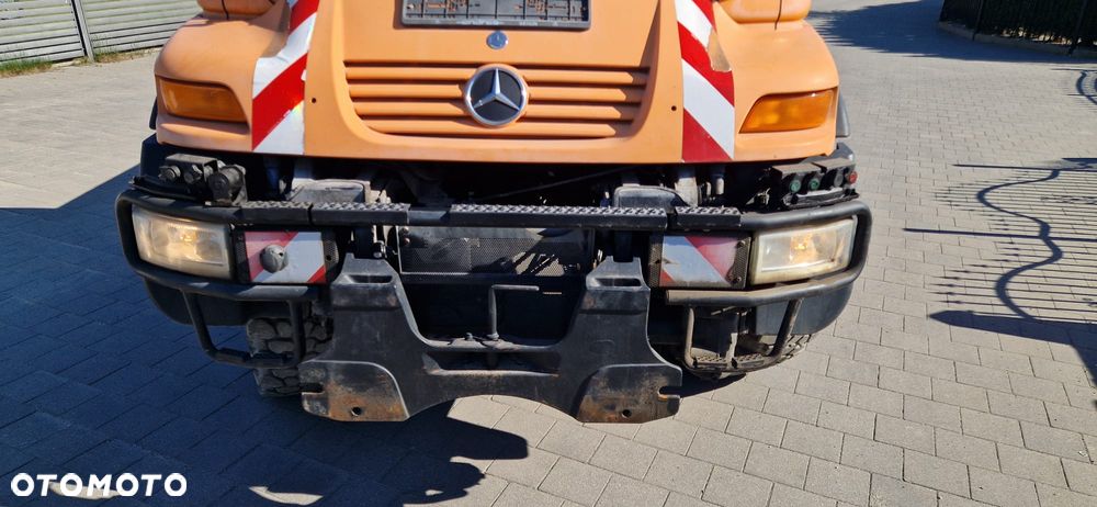 Mercedes-Benz Unimog - 4