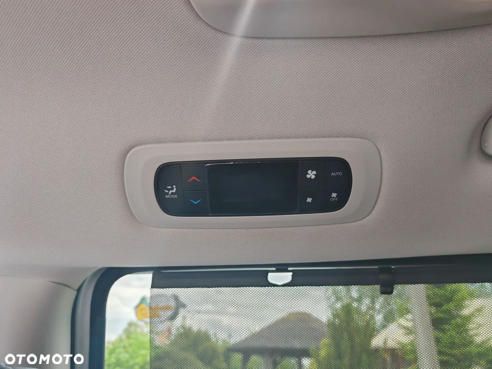 Chrysler Pacifica - 30