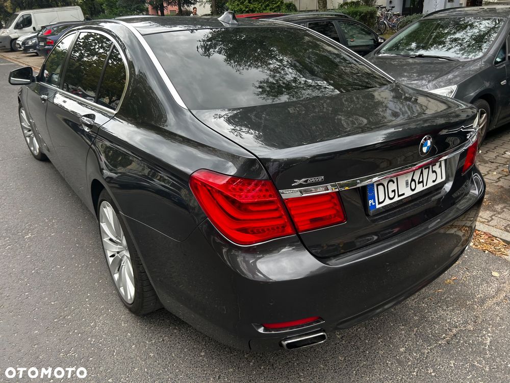 BMW Seria 7 750i L - 2