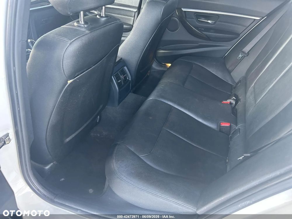 BMW Seria 3 330i - 7