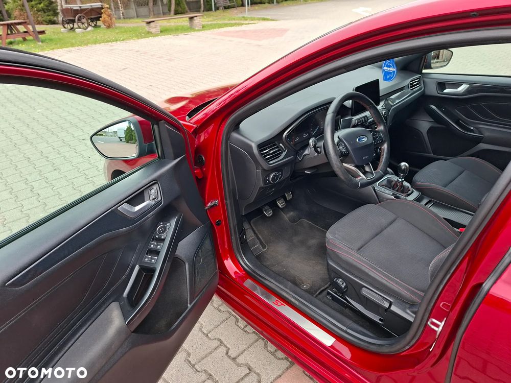 Ford Focus 1.5 EcoBoost Titanium ASS - 9