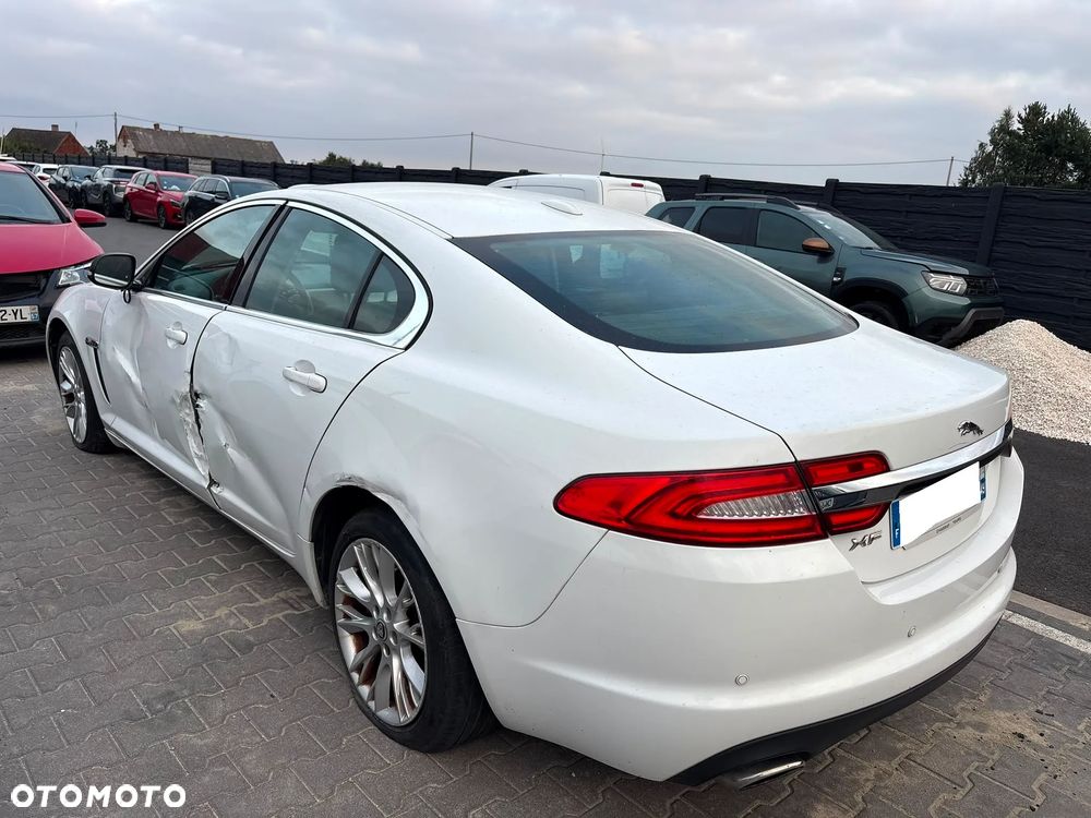 Jaguar XF 3.0 V6 D Luxury - 5