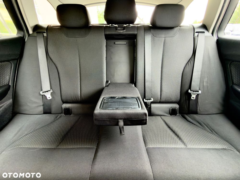BMW Seria 3 325d - 25