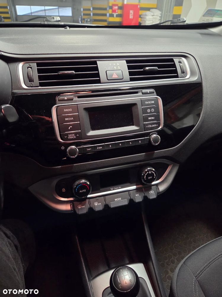 Kia Rio 1.2 XL Business Line - 14