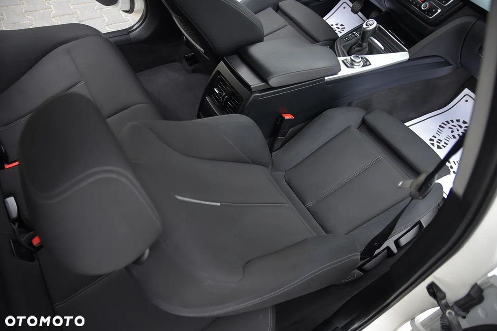 BMW Seria 3 316i - 32