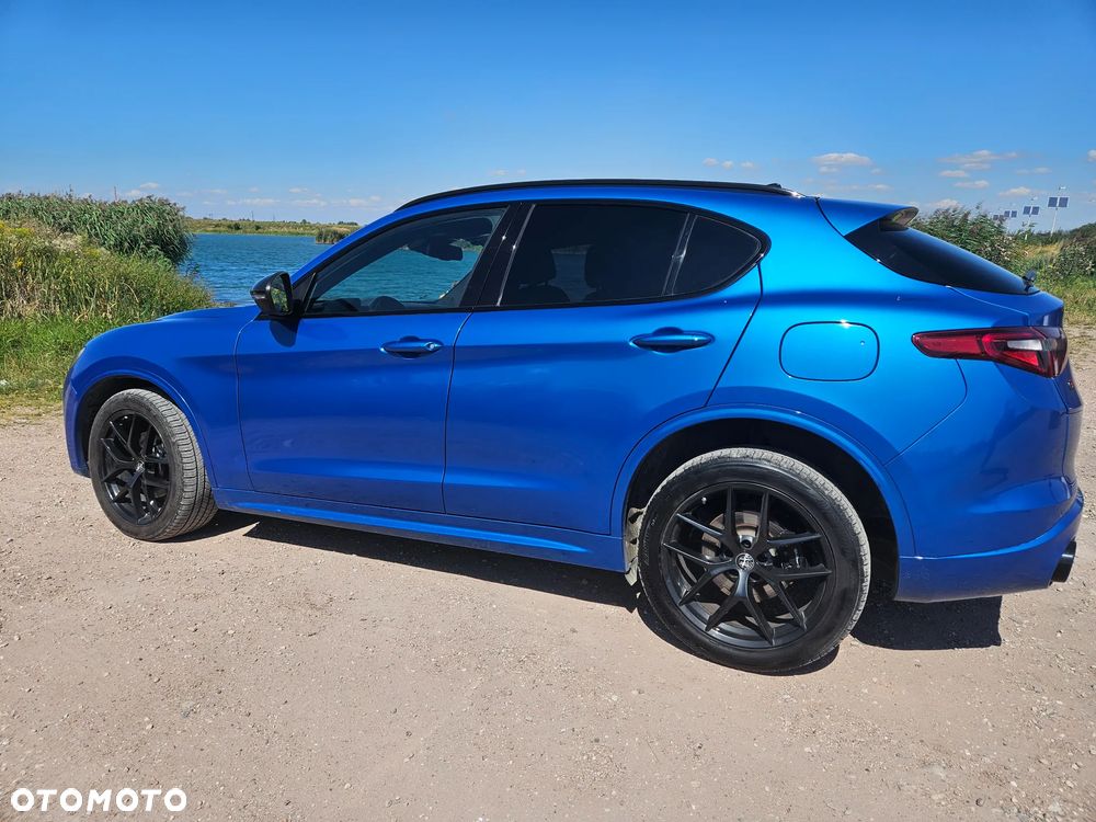 Alfa Romeo Stelvio 2.0 Turbo 16V AT8-Q4 Ti - 4
