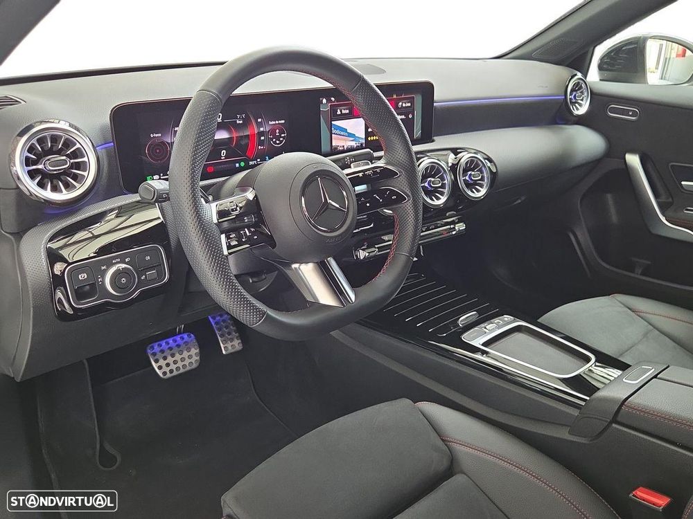 Mercedes-Benz A 180 d 8G-DCT Advanced AMG Line - 12