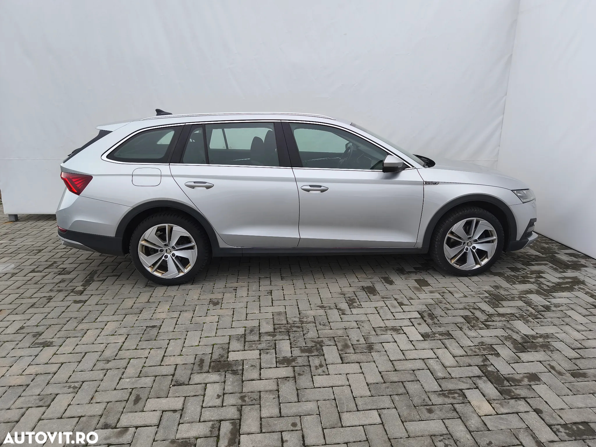 Skoda Octavia Combi 2.0 TDI DSG 4X4 Scout - 7
