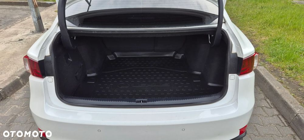 Lexus IS 300h Elite - 8