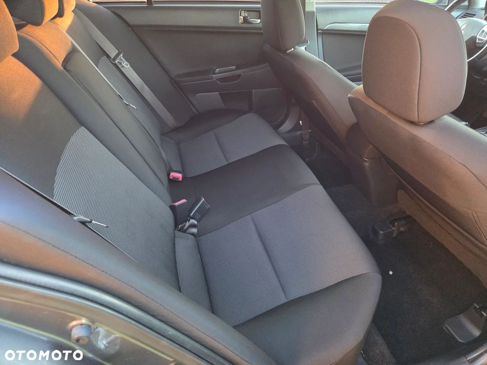Mitsubishi Lancer - 12