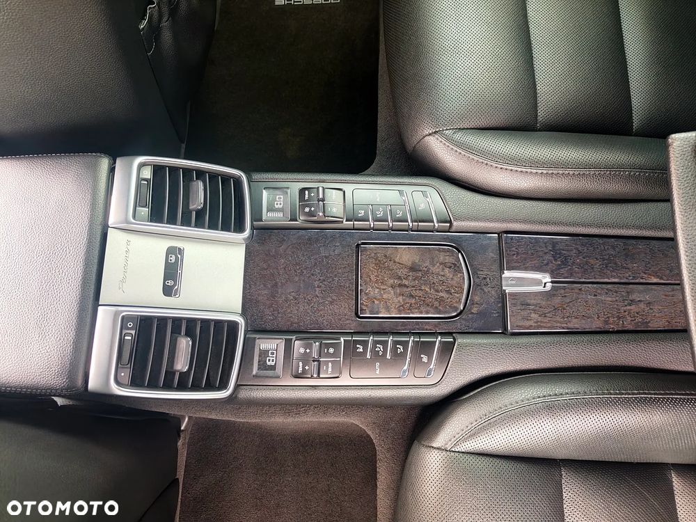 Porsche Panamera - 28