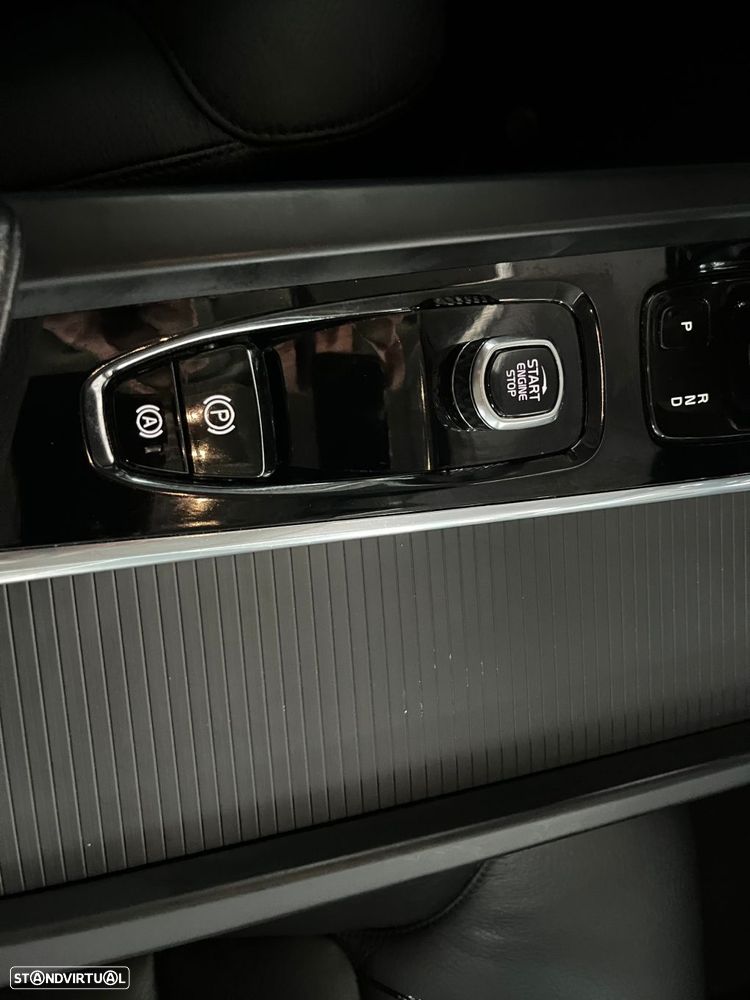 Volvo XC 60 2.0 B4 R-Design Geartronic - 32