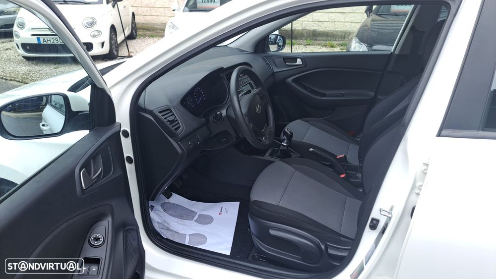 Hyundai i20 1.1 CRDi Access+Bluetooth - 24
