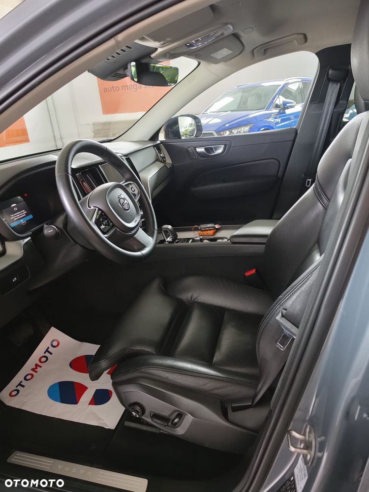 Volvo XC 60 B4 B Plus Dark - 11