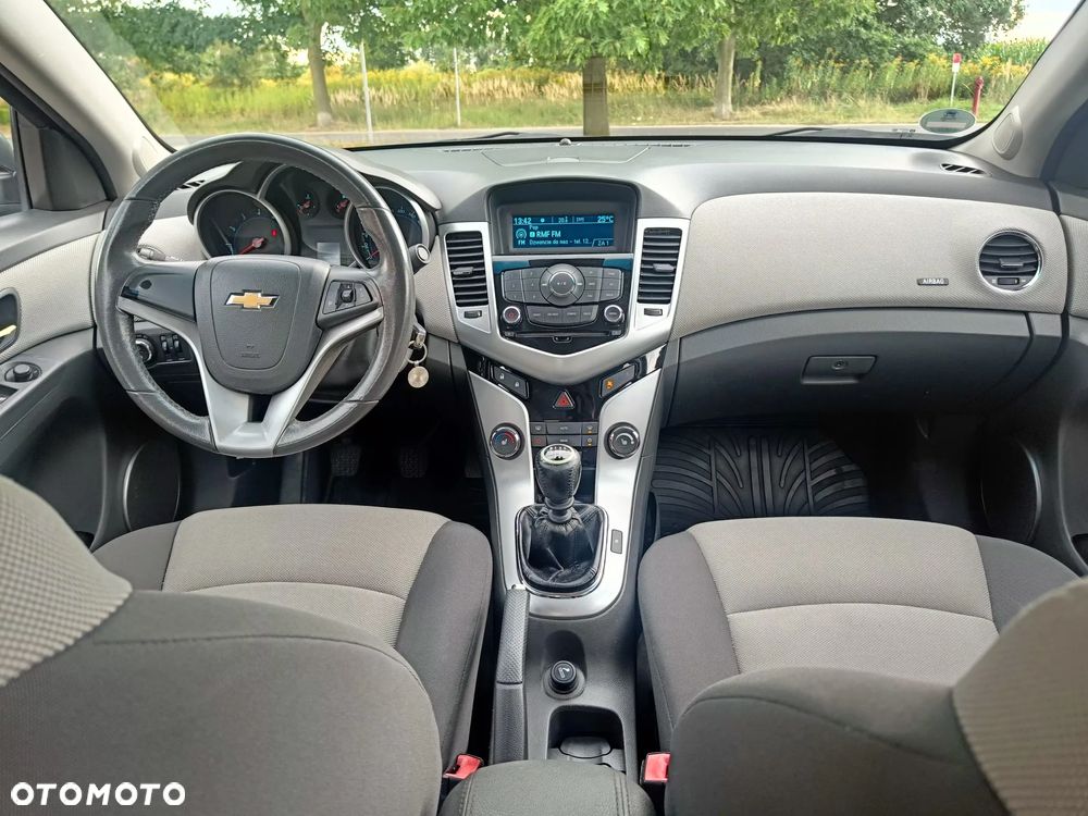 Chevrolet Cruze 1.6 - 18