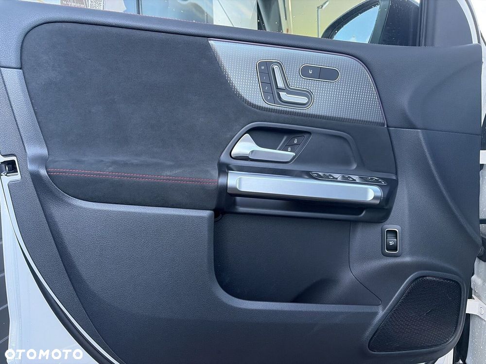 Mercedes-Benz EQB 300 66.5kWh 4-Matic AMG - 24